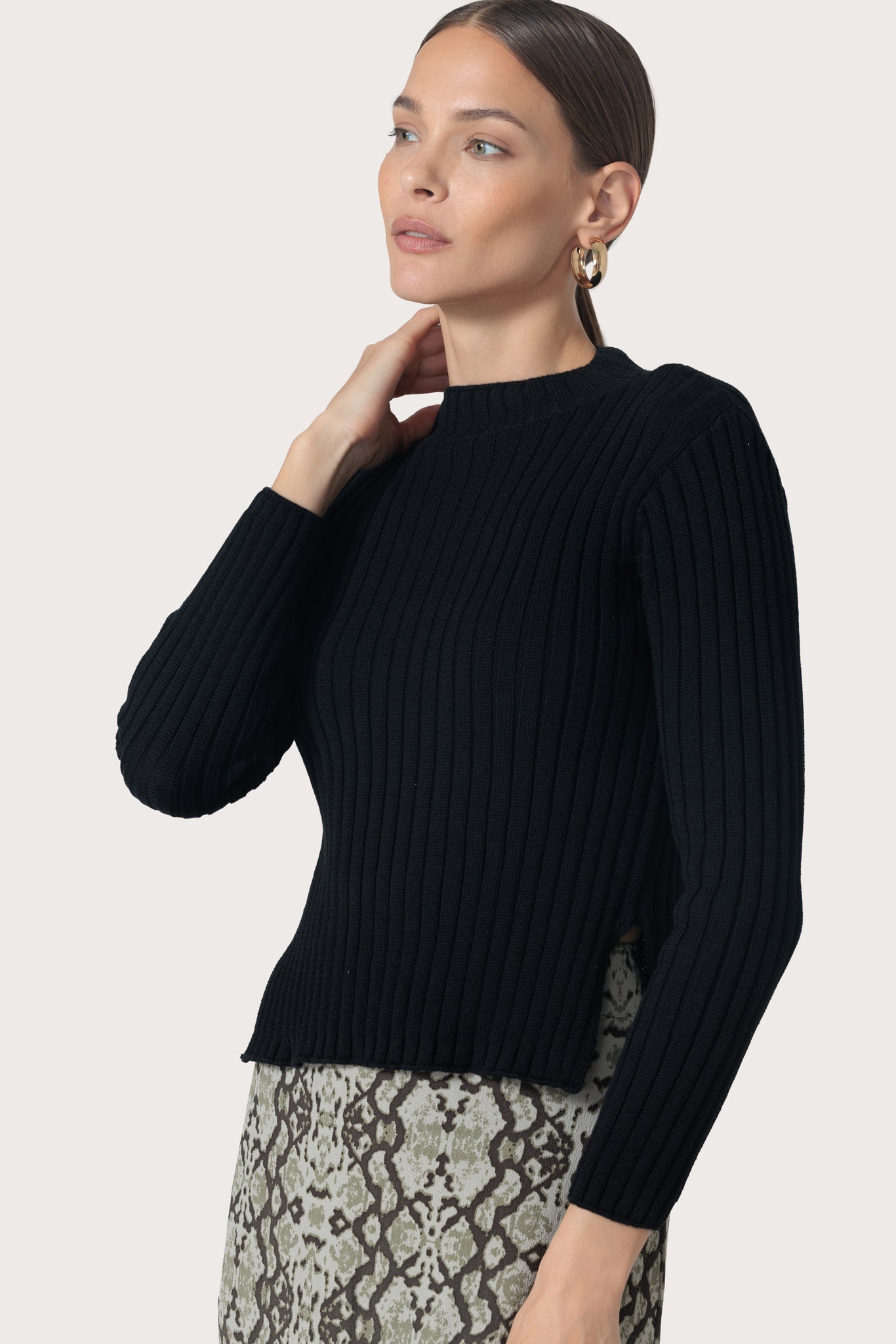 Cropped Sweater - Black