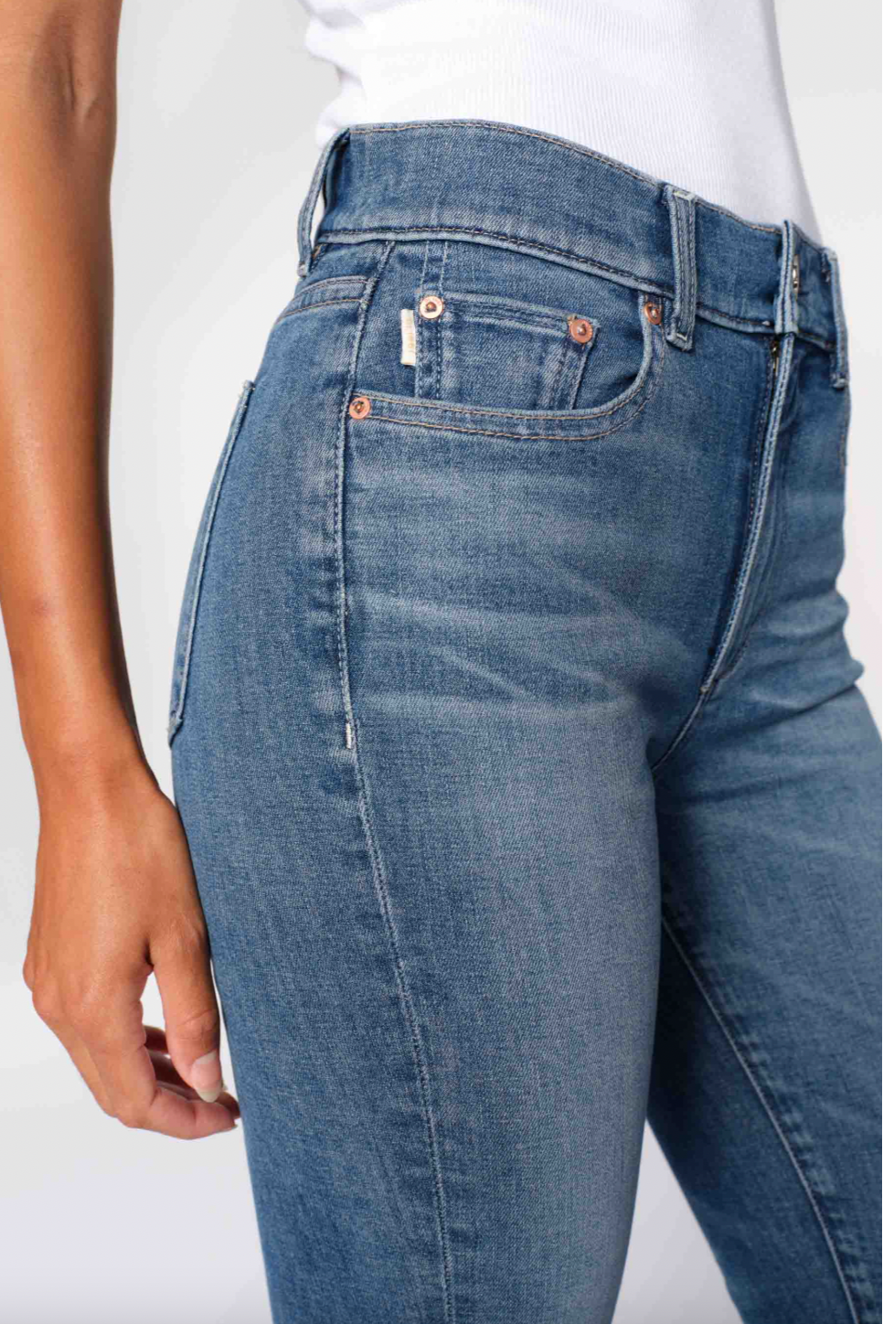Mara Straight Mid Rise Instasculpt Ankle Jeans
