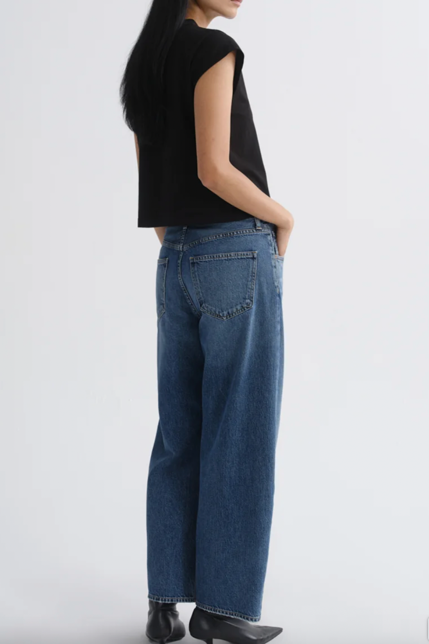 Low Curve Crop Jean (Weightless)