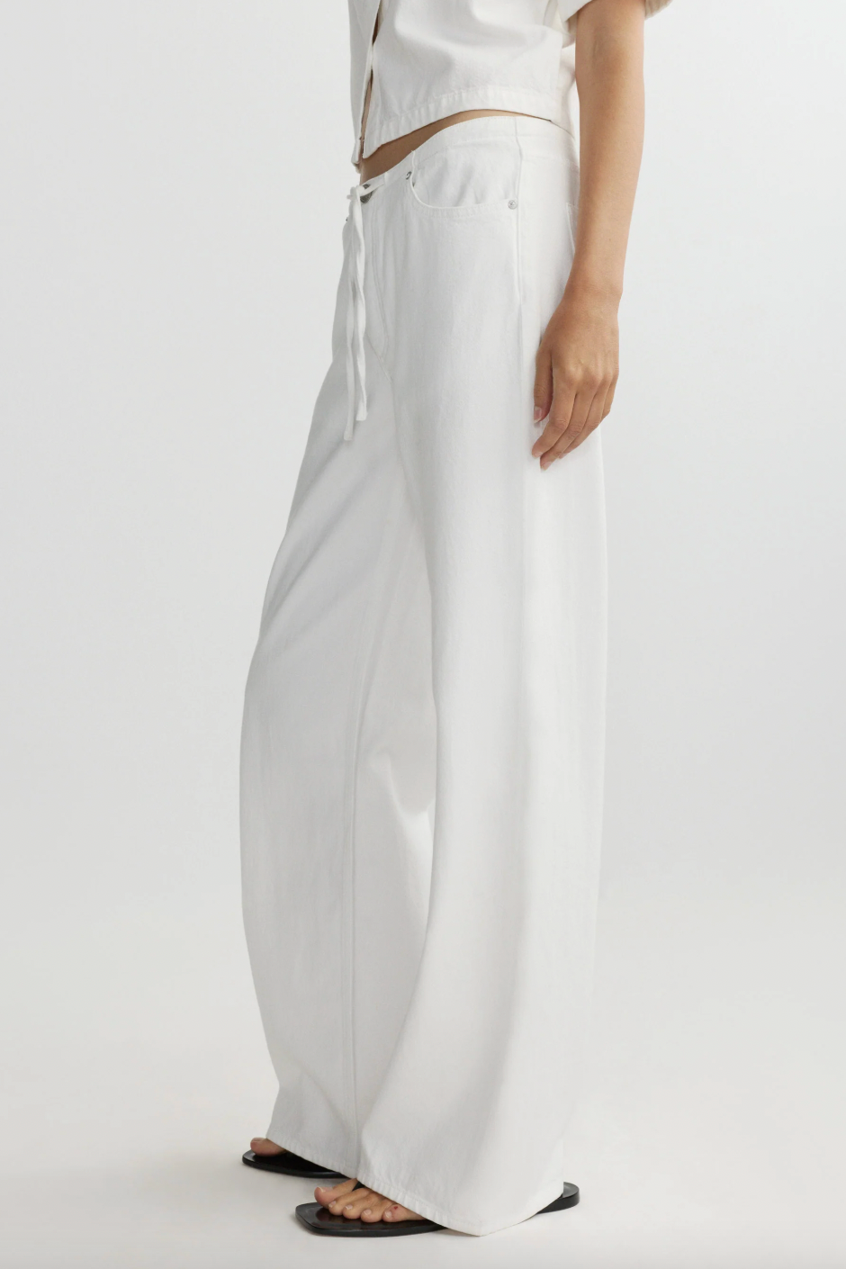 Sienna Low-Slung Wide Leg Relaxed 31” Jeans