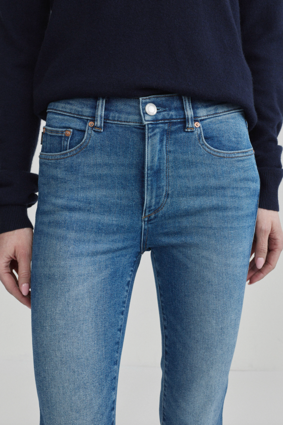 Mara Straight Mid Rise Instasculpt Ankle Jeans