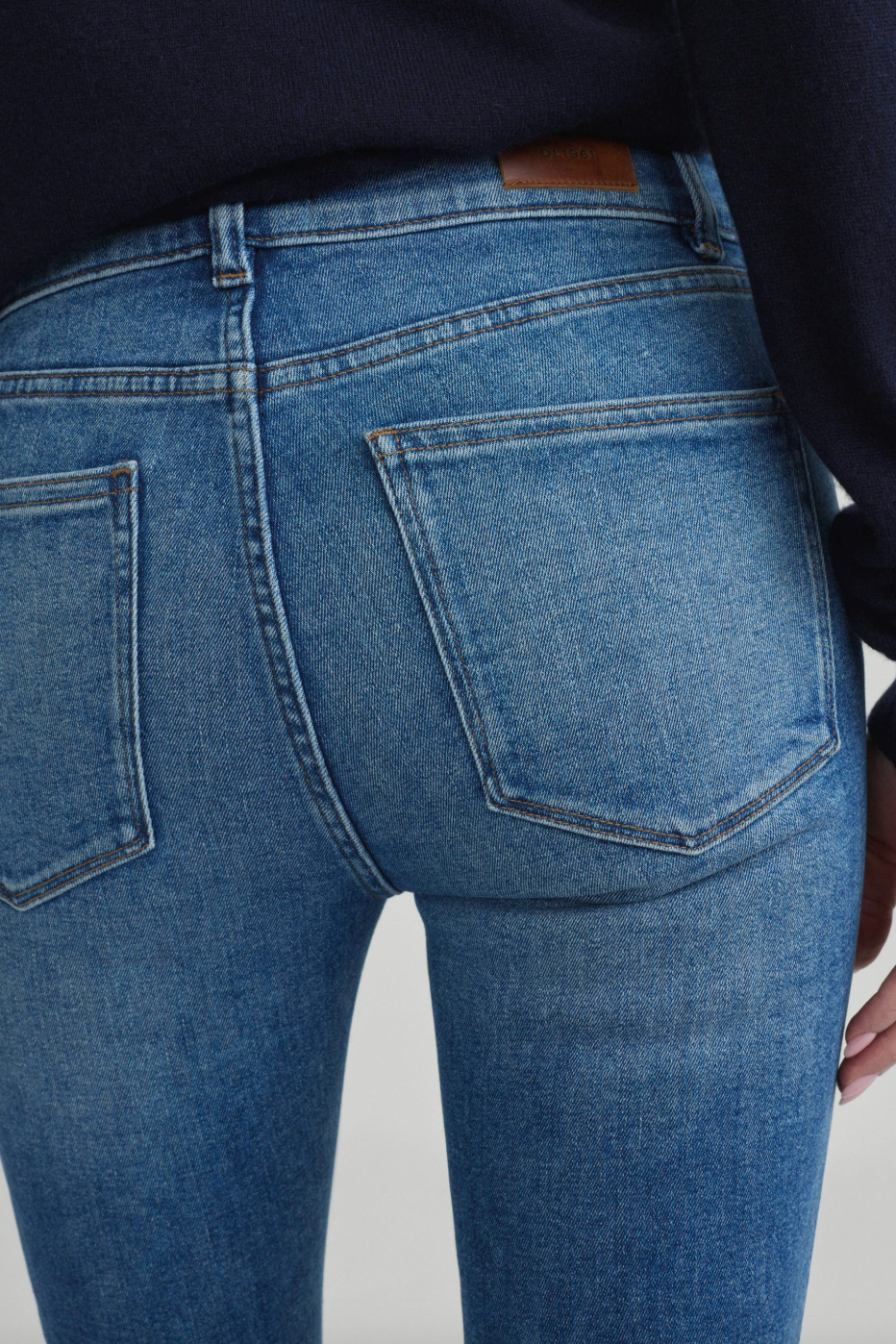 Mara Straight Mid Rise Instasculpt Ankle Jeans
