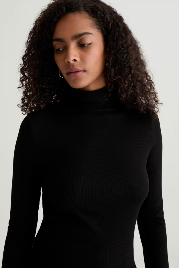 Chels Turtleneck - Super Black